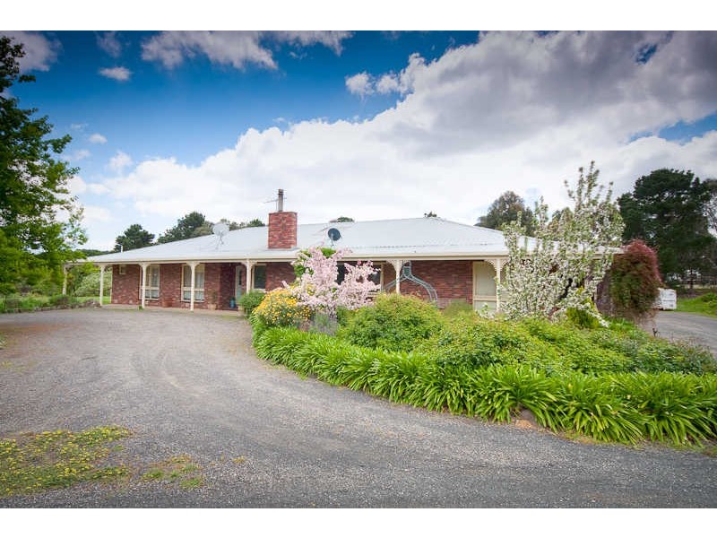 110 Tweddle Rd*, Gisborne South VIC 3437