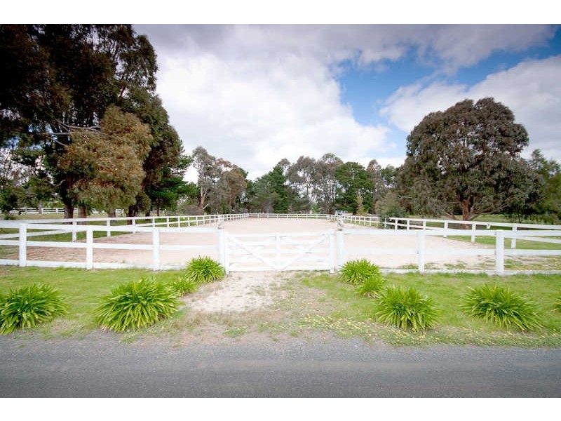 110 Tweddle Rd*, Gisborne South VIC 3437