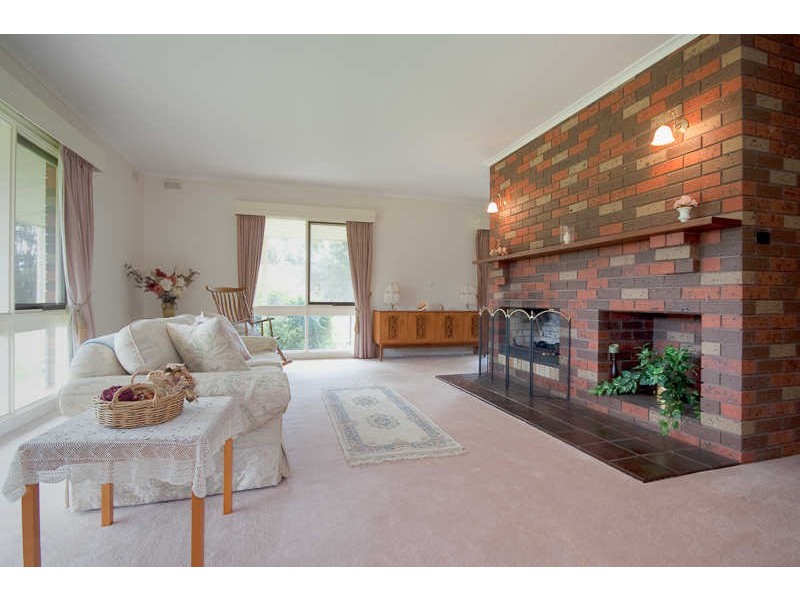 110 Tweddle Rd*, Gisborne South VIC 3437