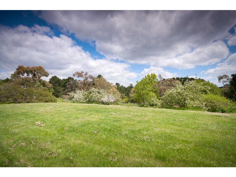 110 Tweddle Rd*, Gisborne South VIC 3437