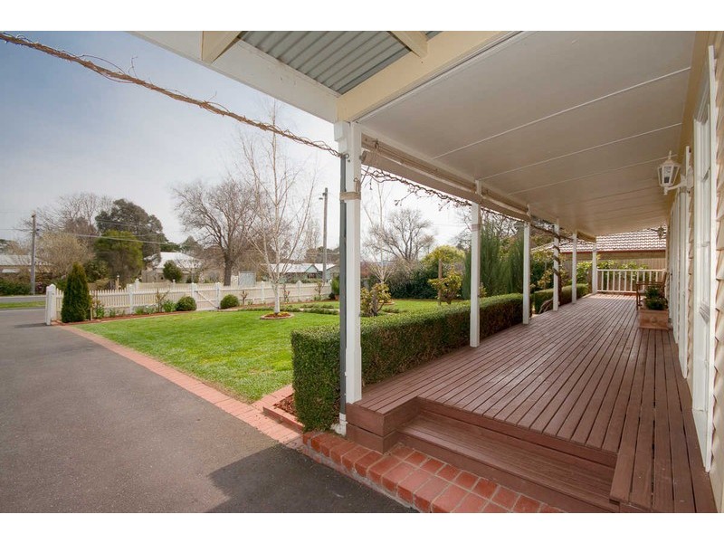 200 STATION RD, Gisborne VIC 3437