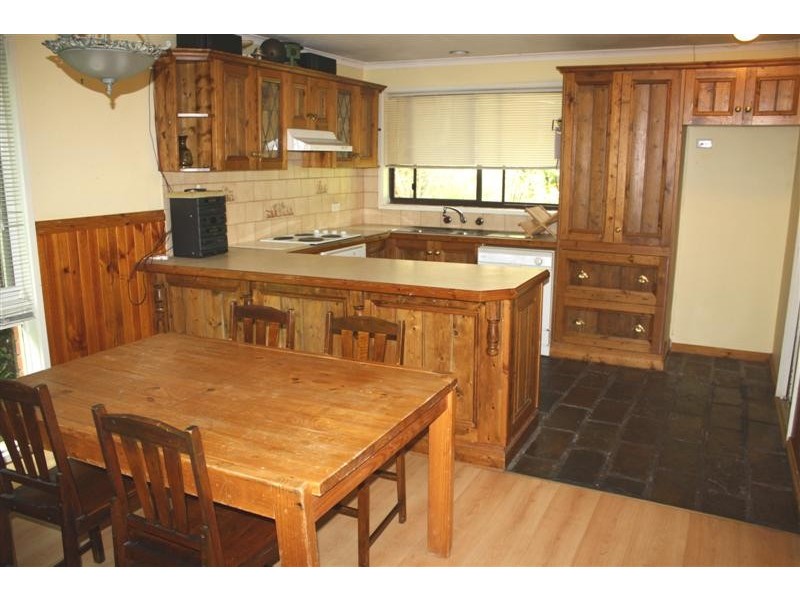 9 Carnegie Crt, Gisborne VIC 3437