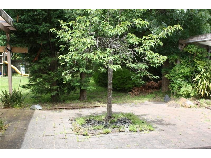 9 Carnegie Crt, Gisborne VIC 3437