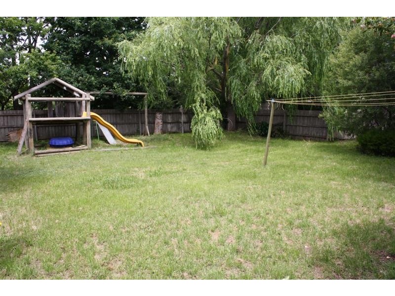 9 Carnegie Crt, Gisborne VIC 3437