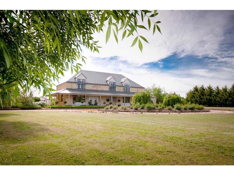34 Tickawarra Rd*, Romsey VIC 3434