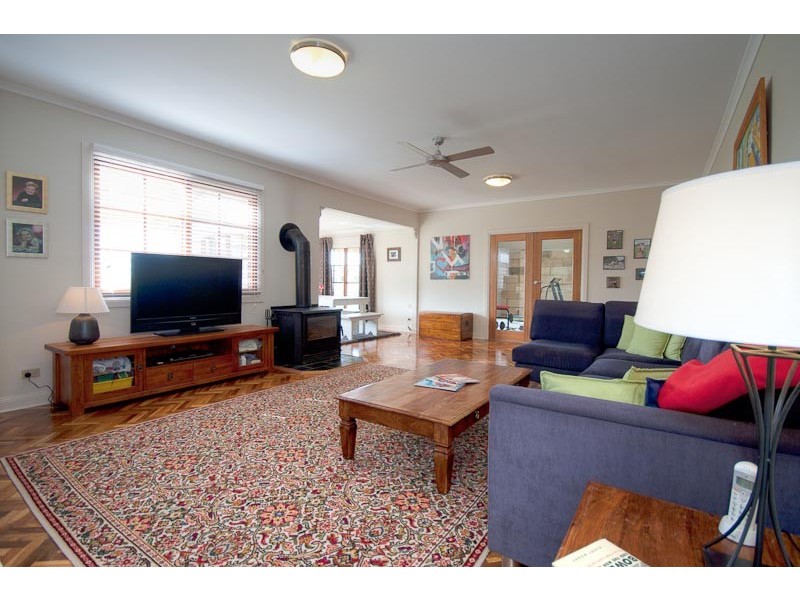 34 Tickawarra Rd*, Romsey VIC 3434