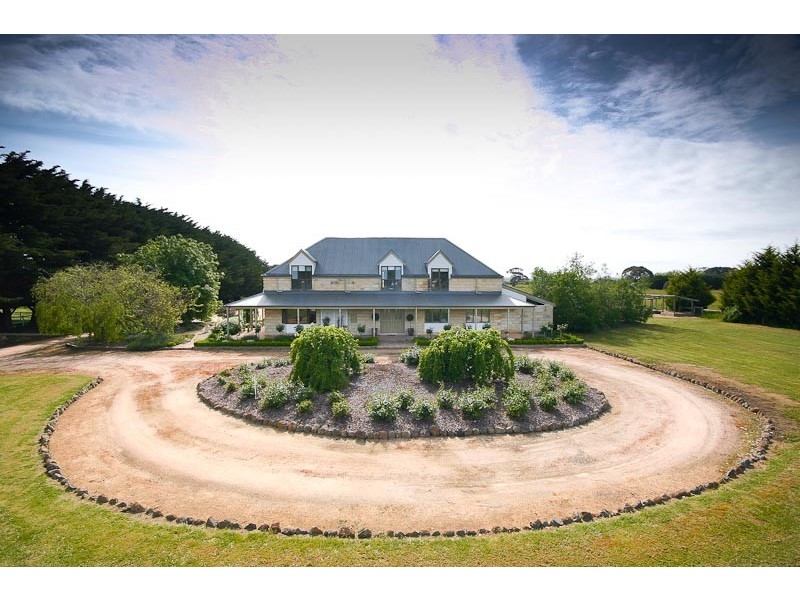 34 Tickawarra Rd*, Romsey VIC 3434