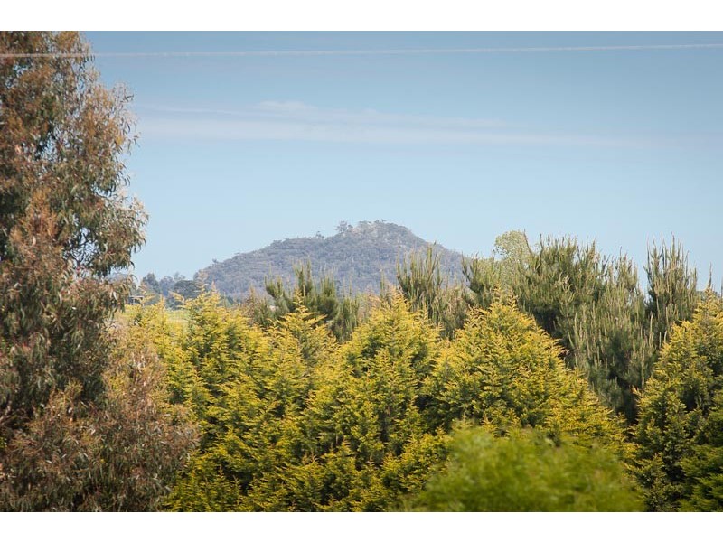 34 Tickawarra Rd*, Romsey VIC 3434