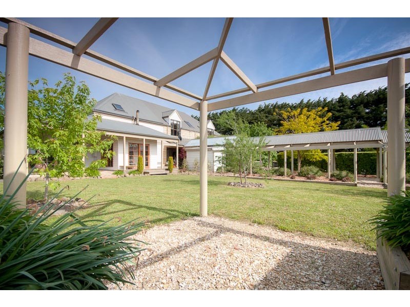 34 Tickawarra Rd, Romsey VIC 3434