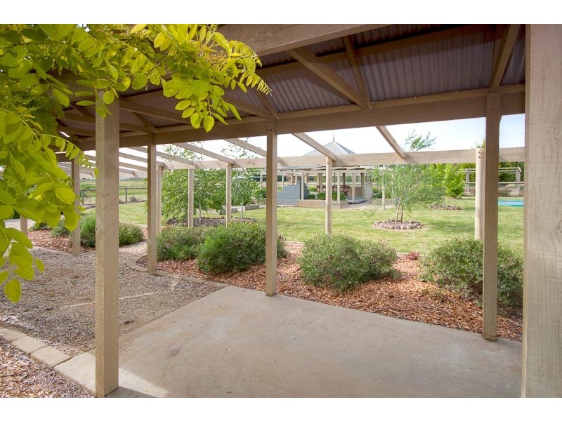 34 Tickawarra Rd, Romsey VIC 3434
