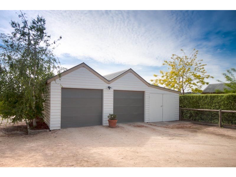 34 Tickawarra Rd, Romsey VIC 3434