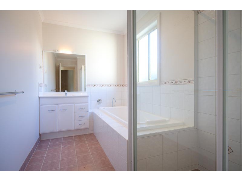 Unit 6/176 Station Rd, New Gisborne VIC 3438