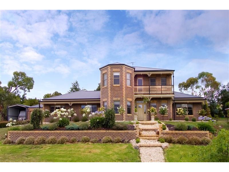 10 Kurung Crt East, Gisborne VIC 3437