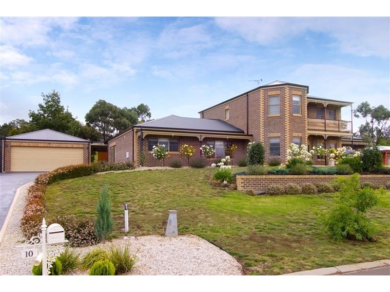 10 Kurung Crt East, Gisborne VIC 3437