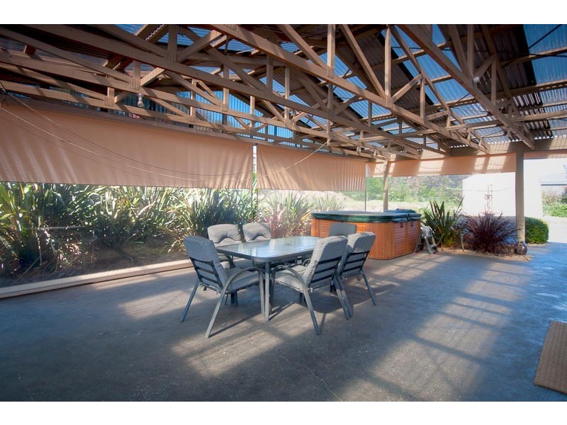 10 Kurung Crt East, Gisborne VIC 3437