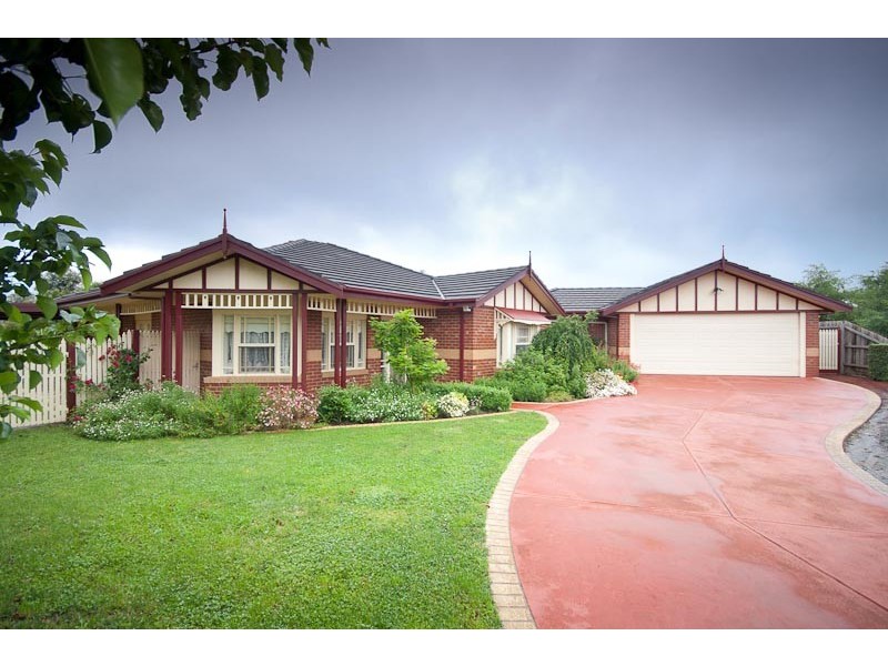 6 Comic Crt, Gisborne VIC 3437