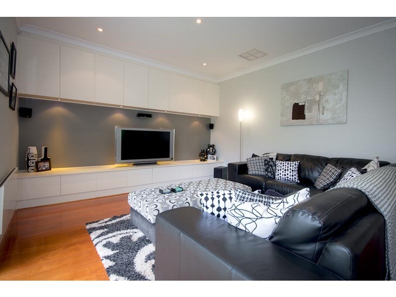 6 Comic Crt, Gisborne VIC 3437