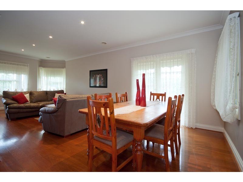 6 Comic Crt, Gisborne VIC 3437