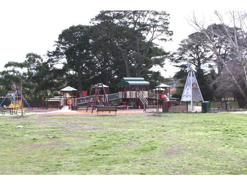 33 Mulgutherie Way, Gisborne VIC 3437