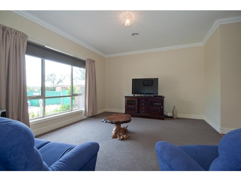 Unit 4/11  Rodney St, Gisborne VIC 3437