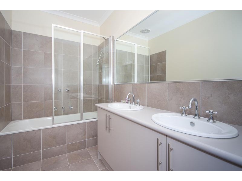 Unit 4/11  Rodney St, Gisborne VIC 3437