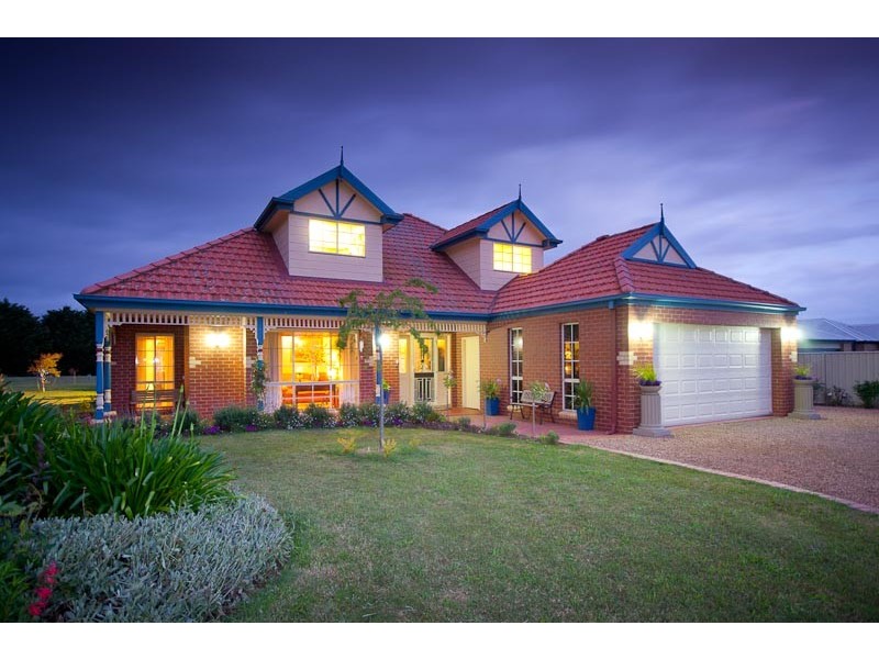 45 Ewing Drive, Romsey VIC 3434