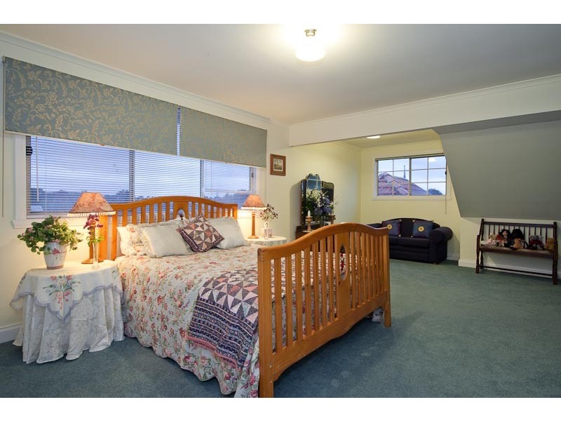 45 Ewing Drive, Romsey VIC 3434