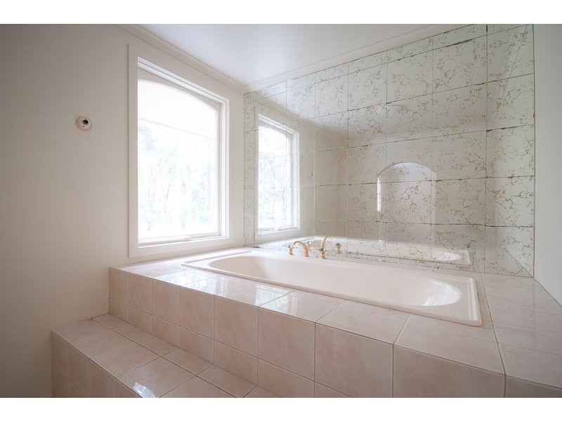 126 Crombie Rd, Macedon VIC 3440