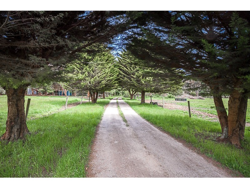 820 Bacchus Marsh Road, Bullengarook VIC 3437
