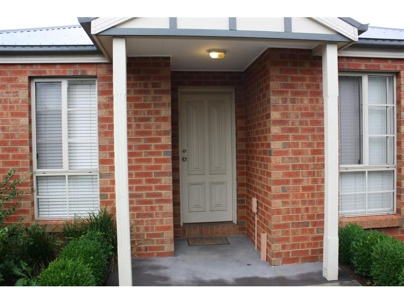 Unit 3/29  Murphy St, Romsey VIC 3434