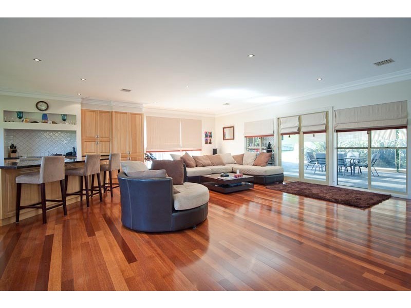 10 Kurung Crt East, Gisborne VIC 3437