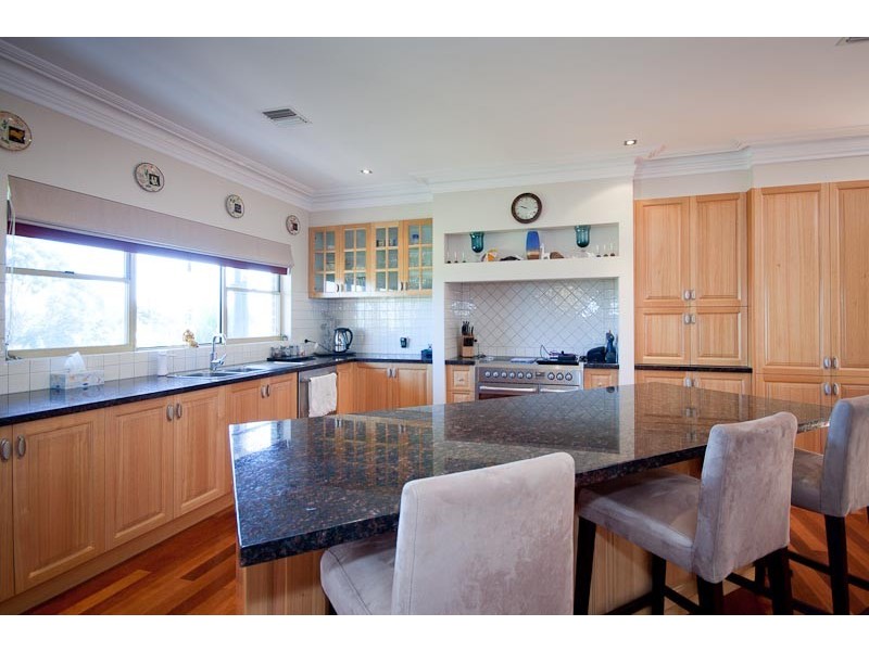 10 Kurung Crt East, Gisborne VIC 3437