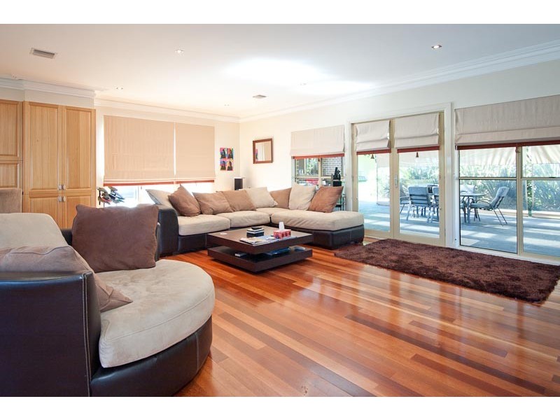 10 Kurung Crt East, Gisborne VIC 3437