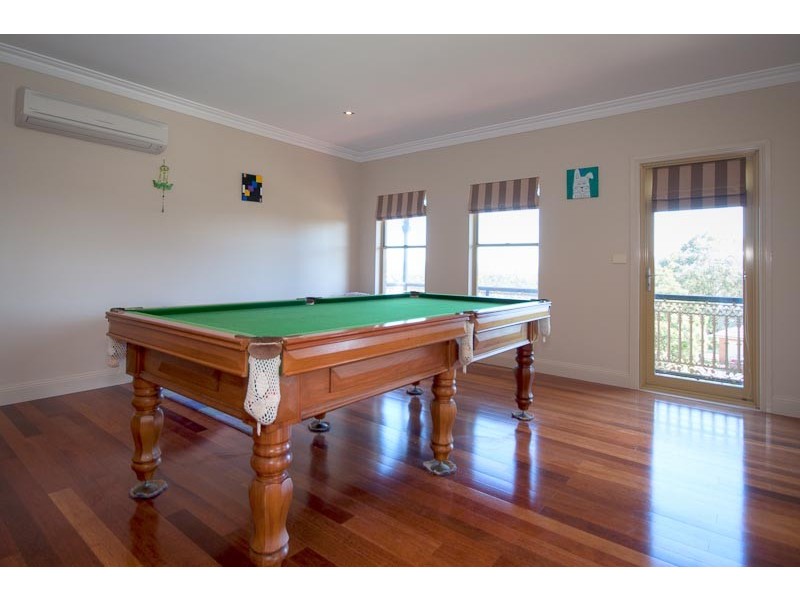 10 Kurung Crt East, Gisborne VIC 3437
