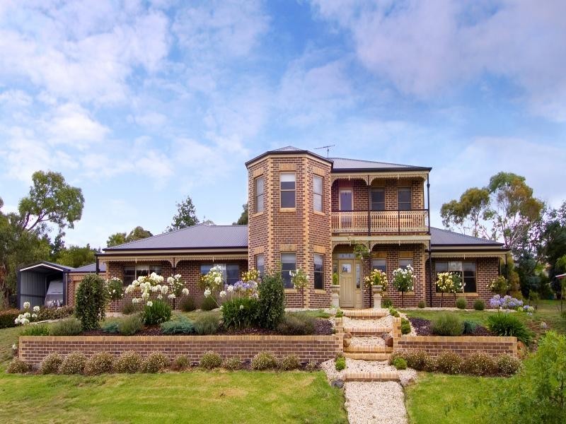 10 Kurung Crt East, Gisborne VIC 3437