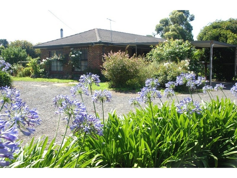 3 MOORES RD, Riddells Creek VIC 3431