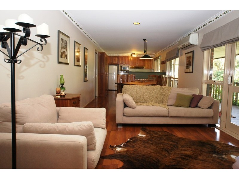 3 MOORES RD, Riddells Creek VIC 3431