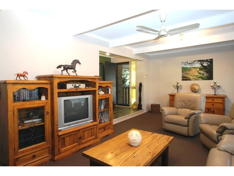 3 MOORES RD, Riddells Creek VIC 3431