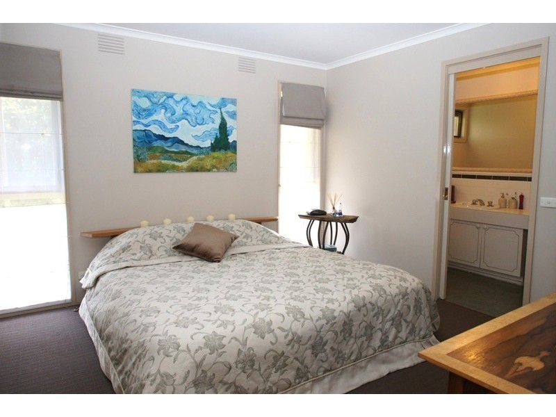 3 MOORES RD, Riddells Creek VIC 3431
