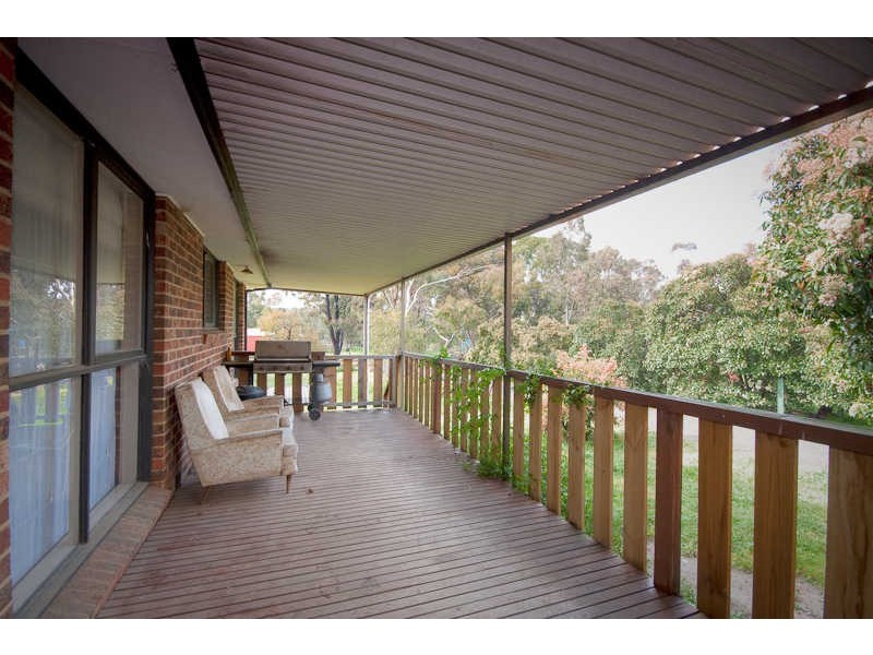 3 MOORES RD, Riddells Creek VIC 3431