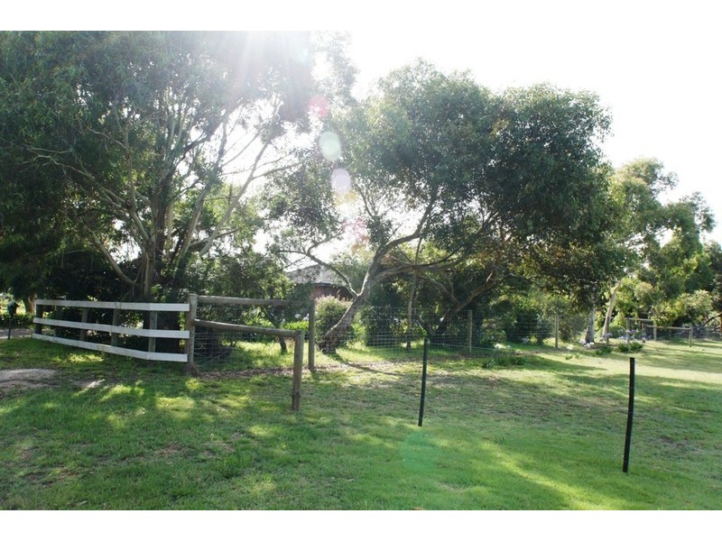 3 MOORES RD, Riddells Creek VIC 3431