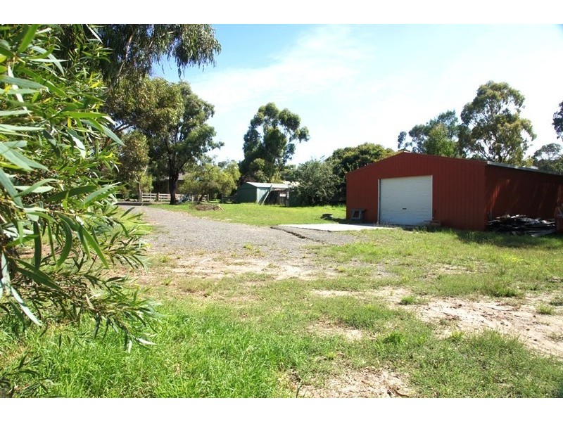 3 MOORES RD, Riddells Creek VIC 3431