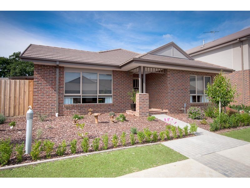 4/11 Rodney St, Gisborne VIC 3437