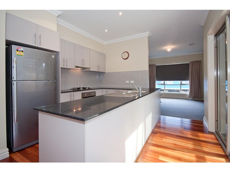 4/11 Rodney St, Gisborne VIC 3437
