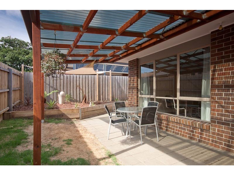 4/11 Rodney St, Gisborne VIC 3437