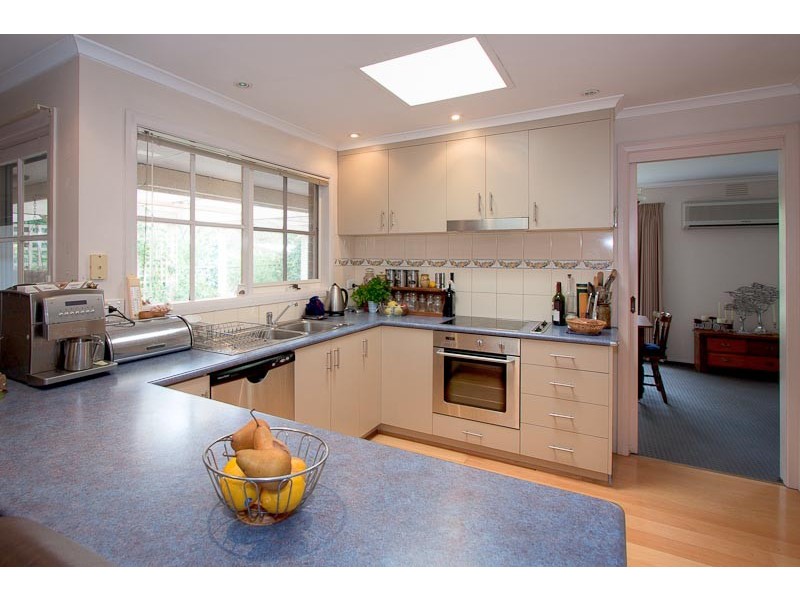 10 Waterfalls Rd, Mount Macedon VIC 3441