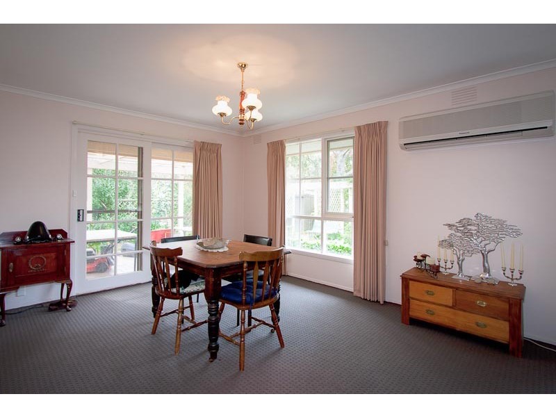10 Waterfalls Rd, Mount Macedon VIC 3441