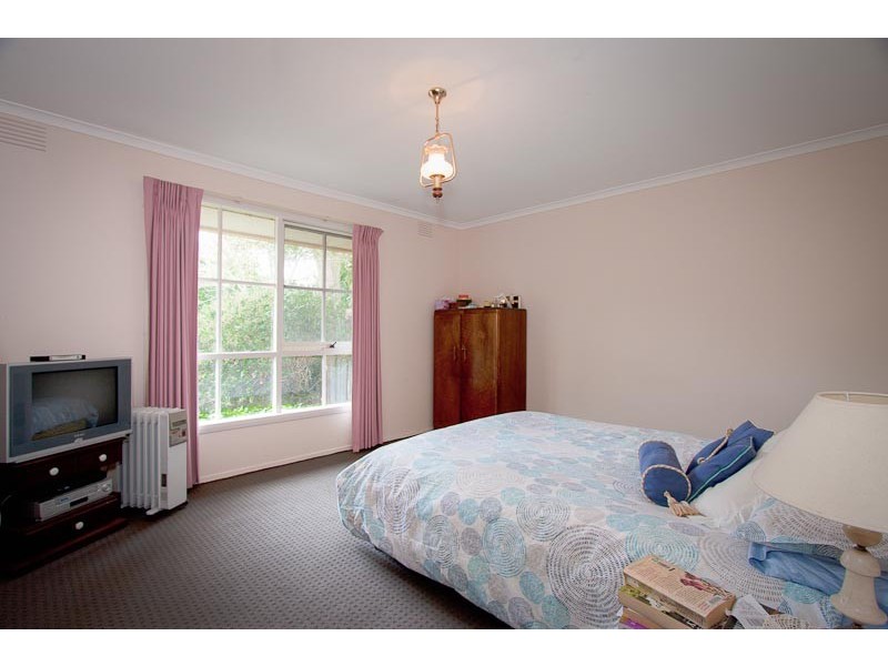 10 Waterfalls Rd, Mount Macedon VIC 3441