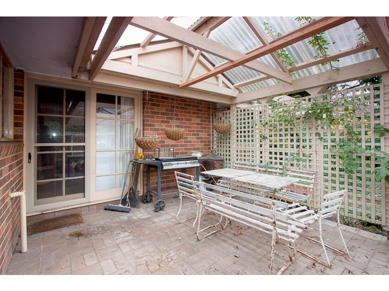10 Waterfalls Rd, Mount Macedon VIC 3441