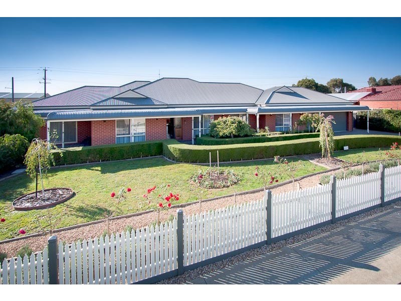 37 Chessy Park Dr*, New Gisborne VIC 3438